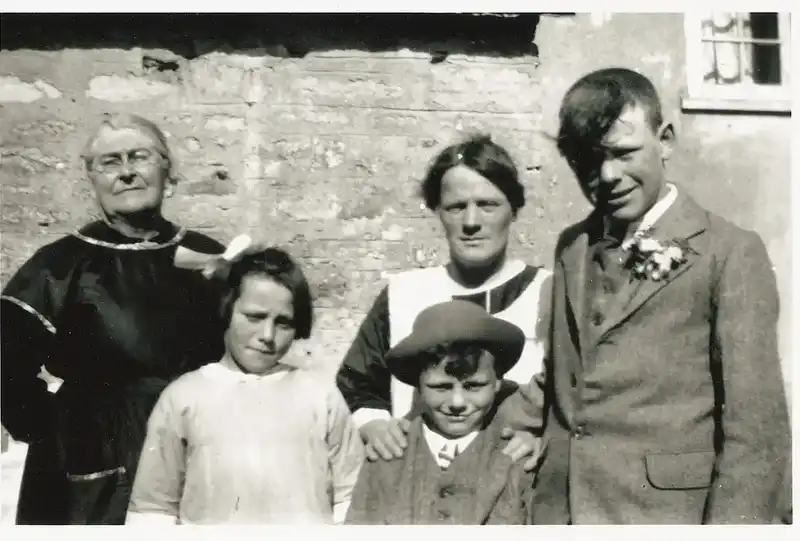 Rose Holland, Nell, Arthur, Ellen and Jack Davis — Tyneham village families before the evacuation