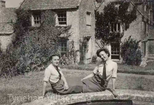 Women's Auxiliary Air Force personnel outside Tyneham House, 1941–1943